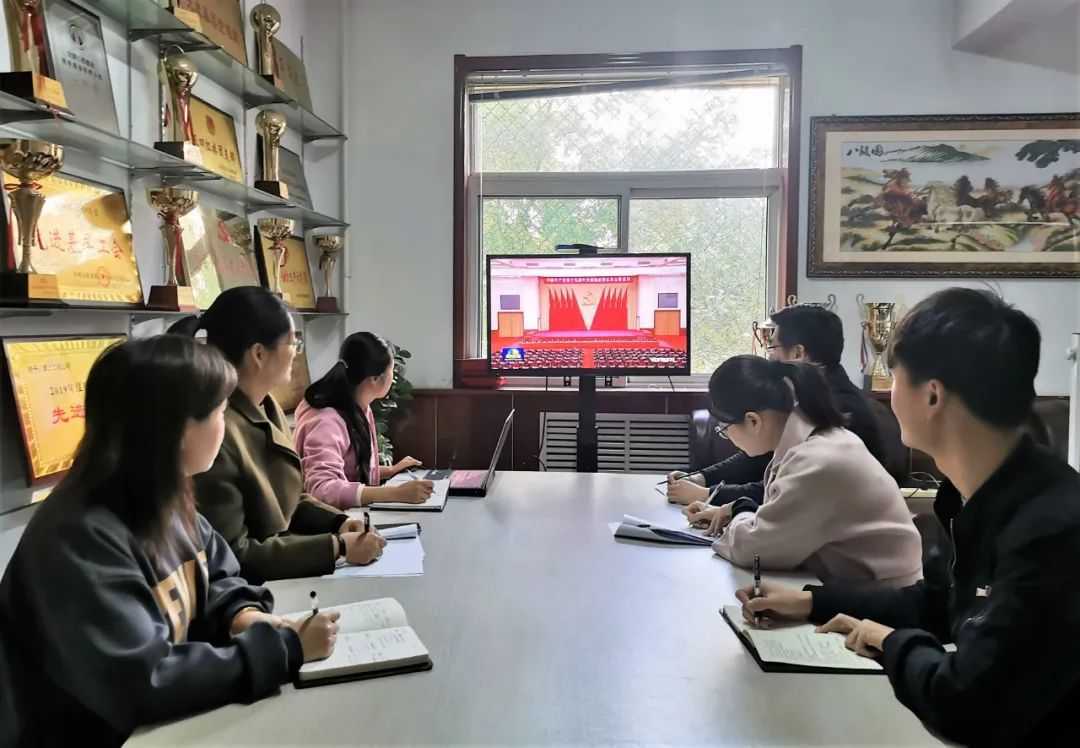 九游会真人第一品牌游戏合营五建集团持续掀起学习宣传贯彻党的十九届五中全会精神热潮